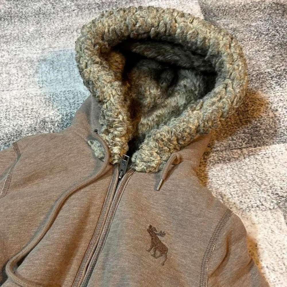 Vintage women's Y2K fur lined fur hood Abercrombie & Fitch zip up hoodie Size M